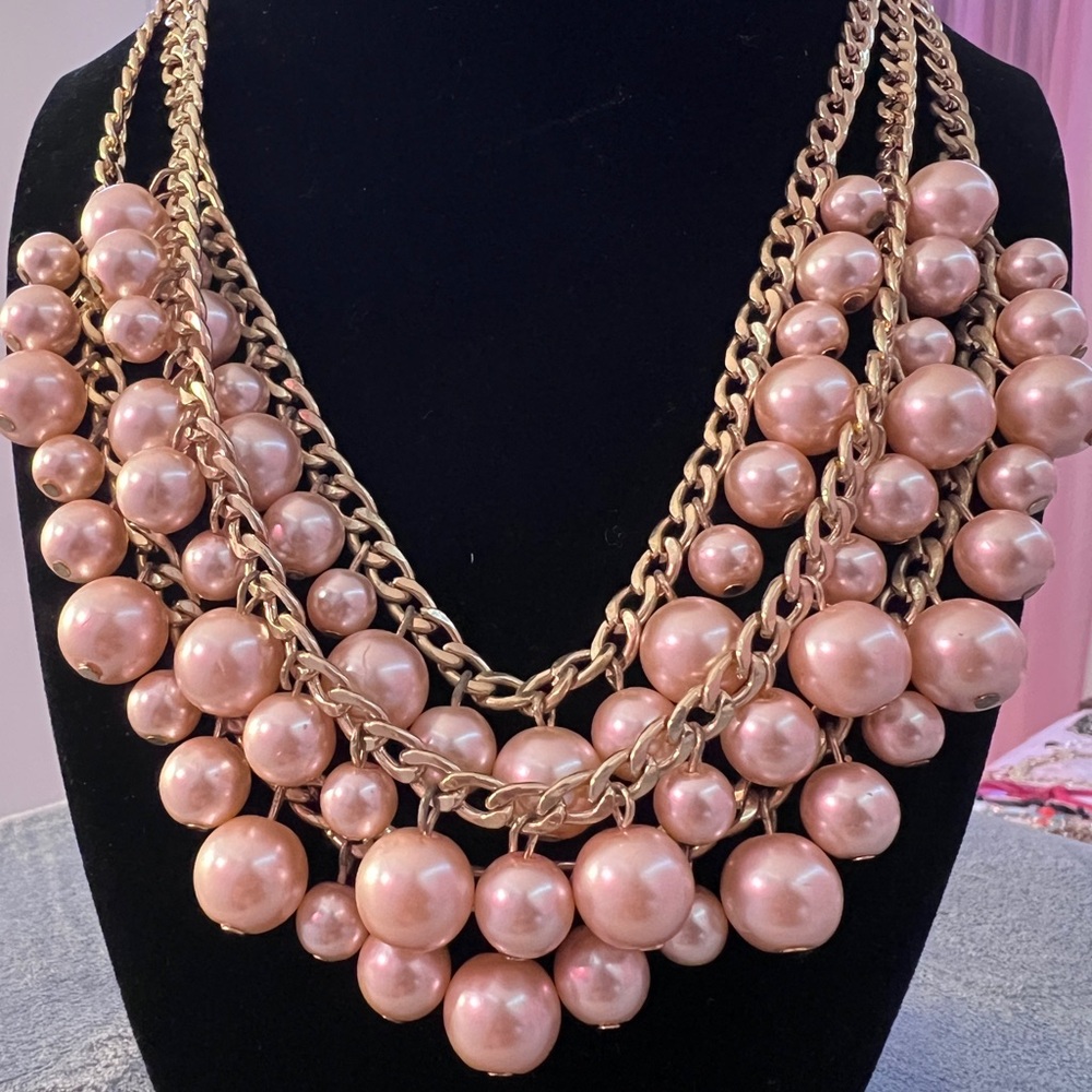 Elegant Pink and Gold Statement Necklace